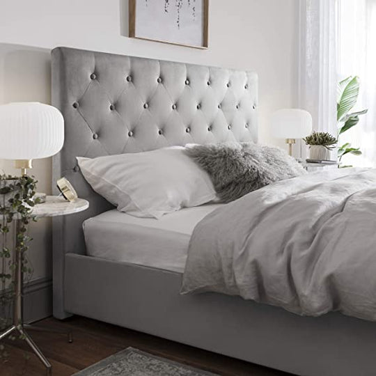 kingsize Bed Frame - Luxurious Tufted Bed with Upholstered Frame and legs